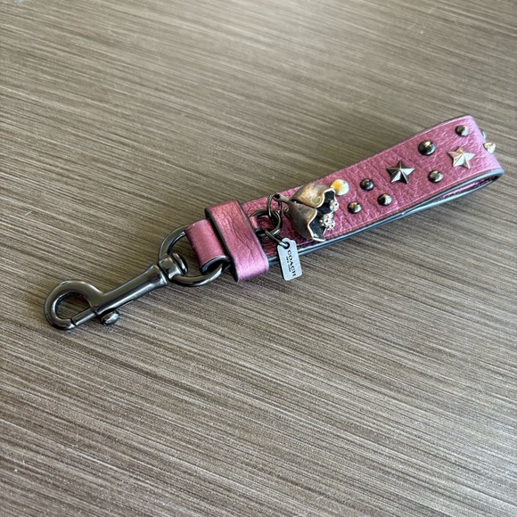 2017 Coach Studded Tea Rose Loop Key Fob - Picture 1 of 4